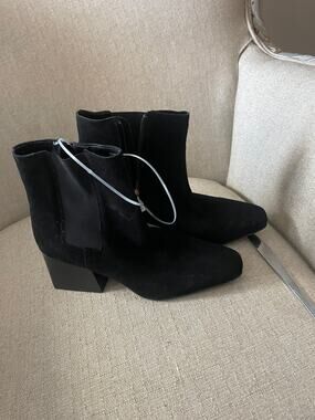 Blondo Waterproof Black Suede Ankle Boots w/side zipper, S75